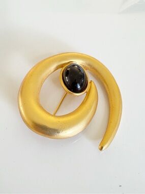 Gold Spiral Brooch with Black Cabochon Jelly Belly Pin